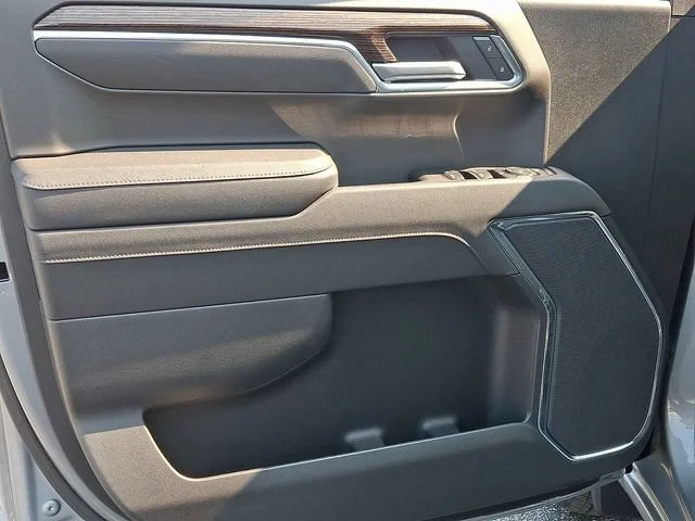 New 2026 Sterling Metallic GMC Elevation image 12