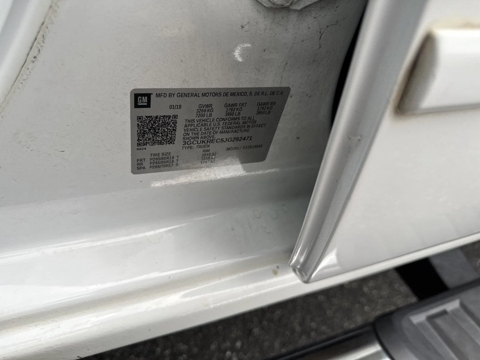 Used 2018 SUMMIT WHITE Chevrolet LT image 37