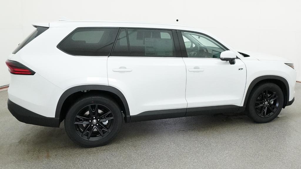 Certified Used 2026 WIND CHILL PEARL Toyota  image 46