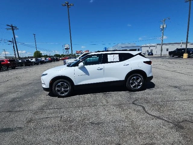 Used 2024 White Chevrolet LT image 33