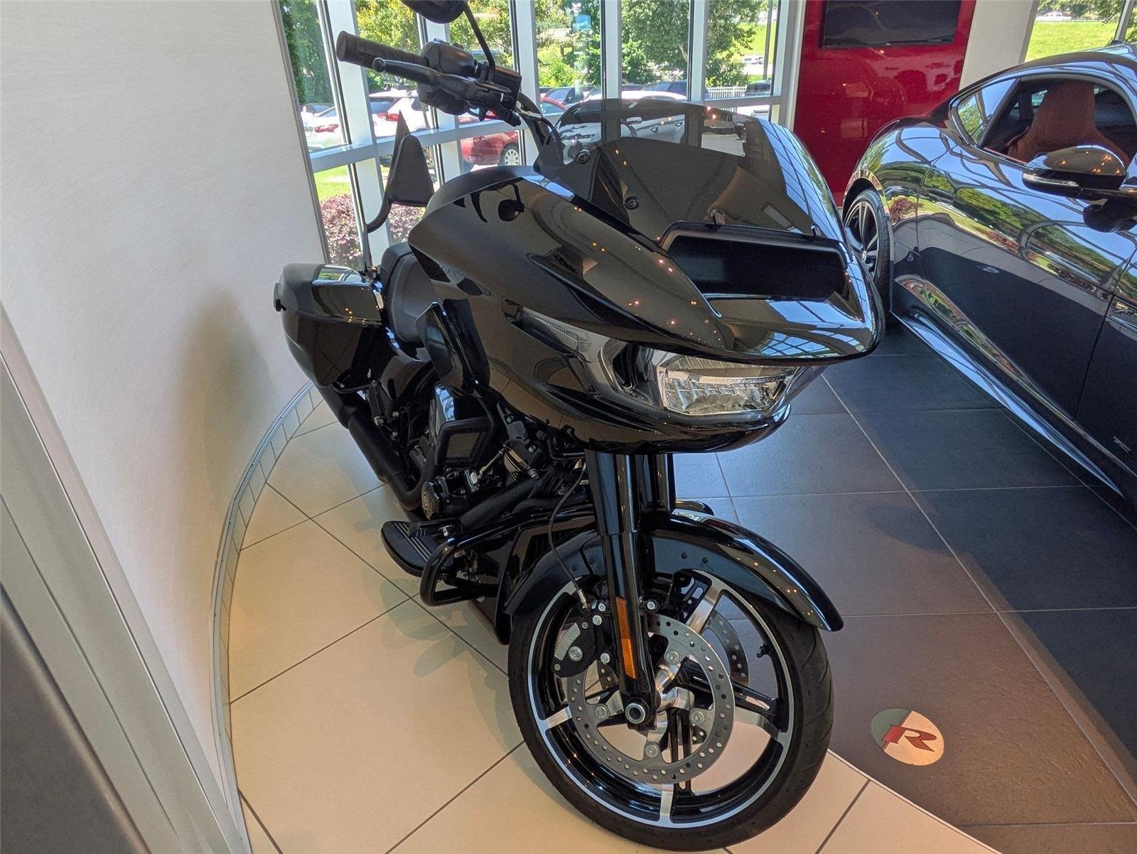 Used 2025 BLACK HARLEY DAVIDSON ROAD GLIDE image 3