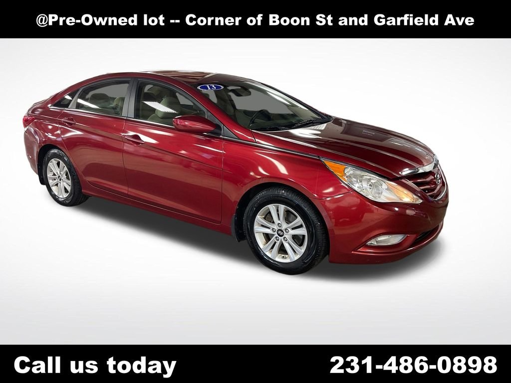 Used 2013 Red Hyundai GLS image 7