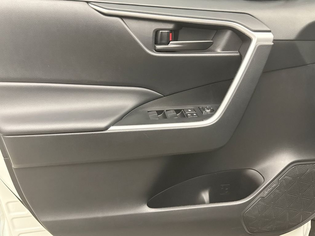 Used 2024 Ice Toyota LE image 9