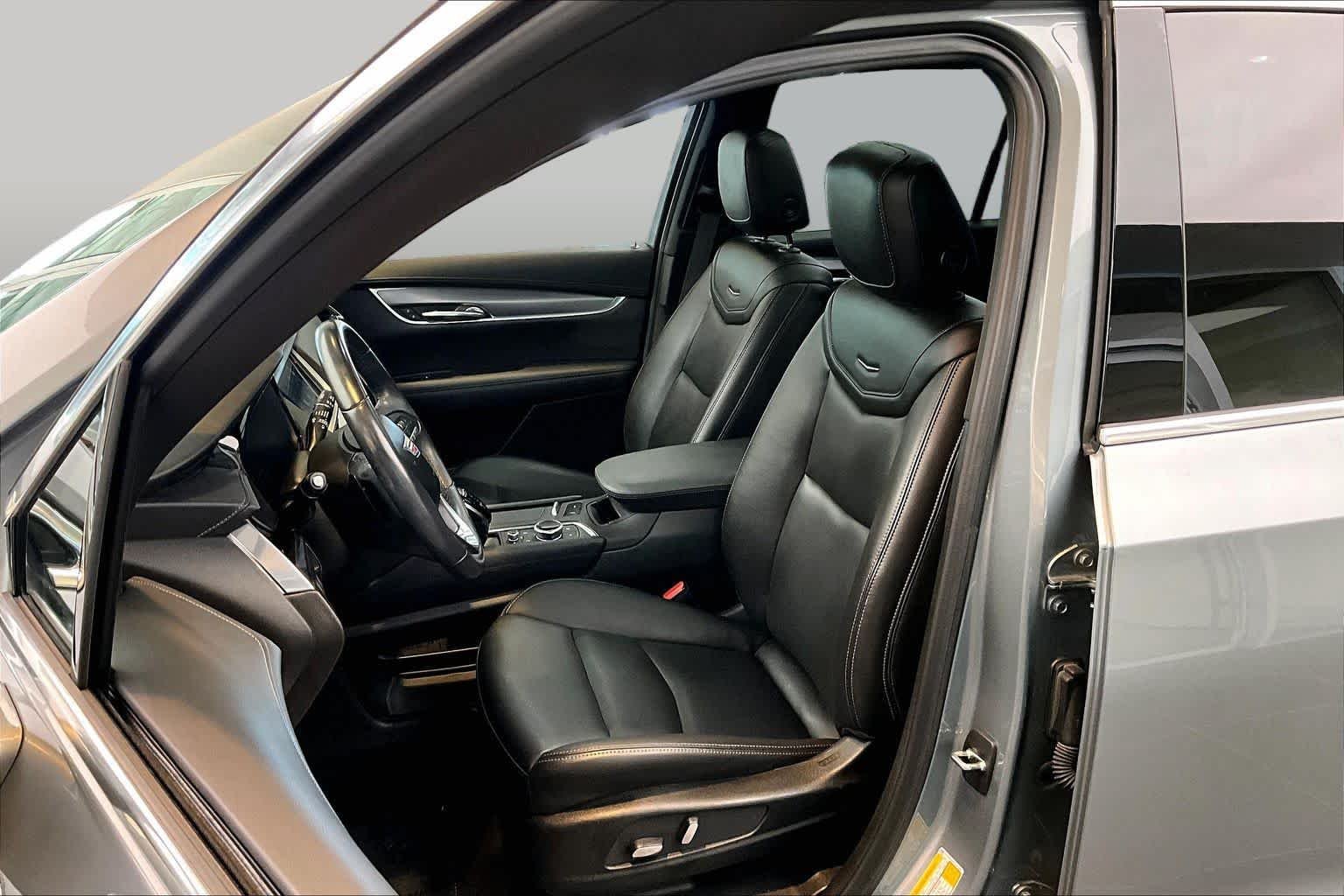 Pre-Owned 2023 Cadillac XT6 FWD Luxury
