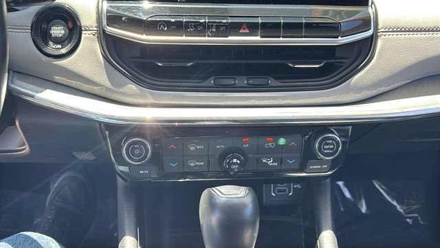 Used 2022 Silver Jeep Limited image 29