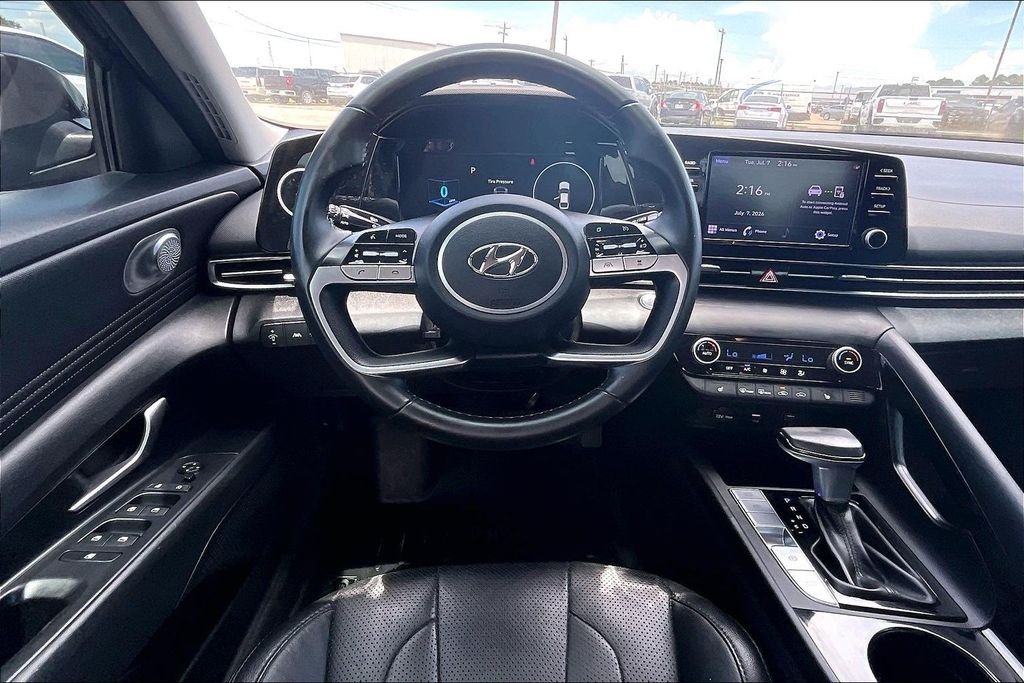 Used 2022 Black Hyundai SEL image 8