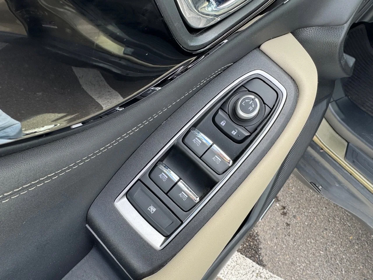 Used 2022 Autumn Green Metallic Subaru Limited image 10