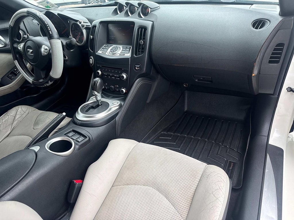 Used 2010 Pearl White Nissan Touring image 11