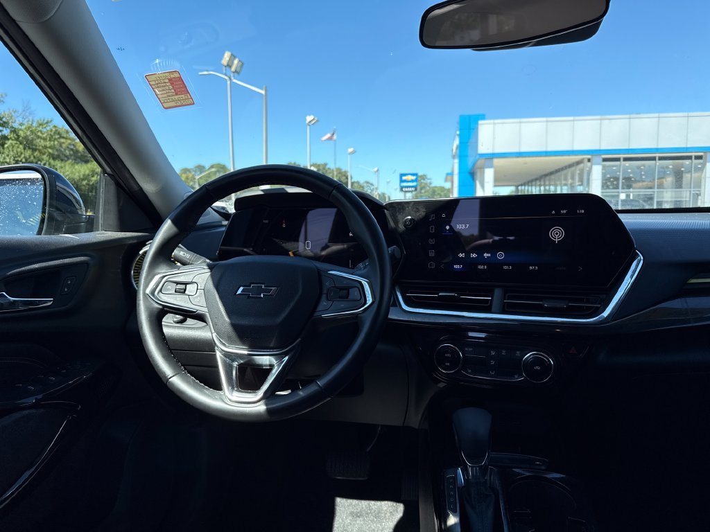 Used 2025 Green Chevrolet ACTIV image 16