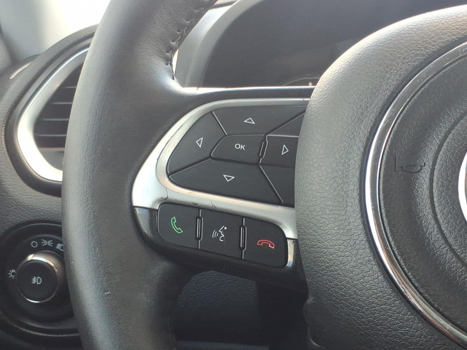 Used 2019 Glacier Metallic Clearcoat Jeep Latitude image 26