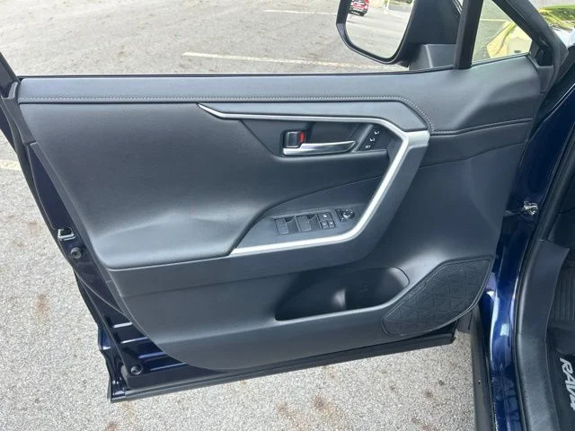 Used 2019  Toyota Limited image 16