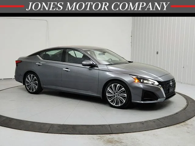 Used 2023 Gray Nissan 2.5 SL image 1