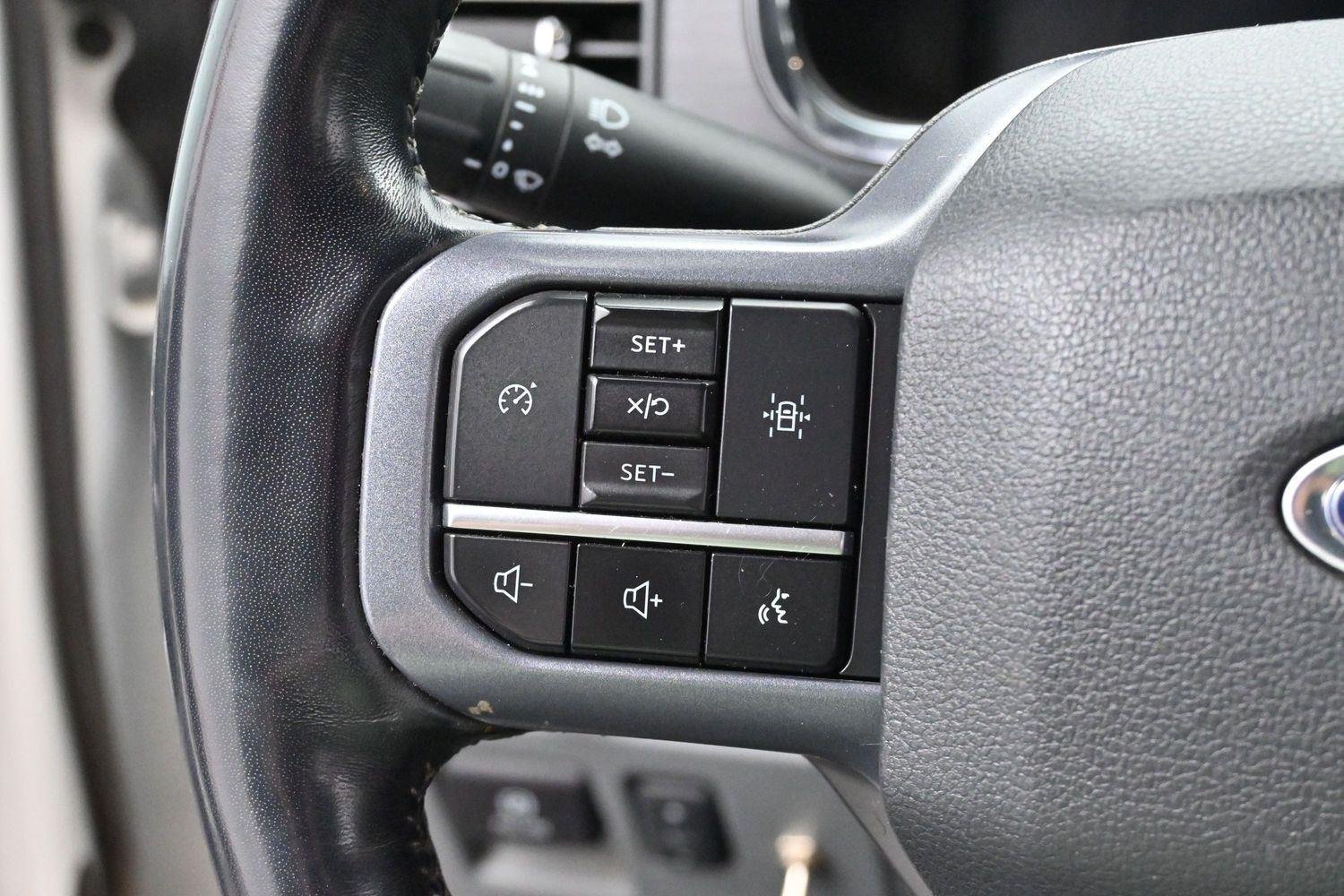 Used 2023  Ford LARIAT image 18