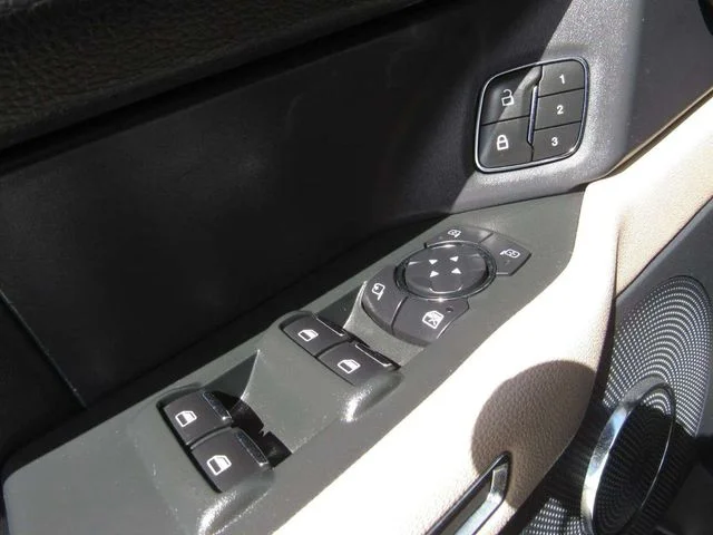 Used 2022 White Metallic Ford XLT image 23