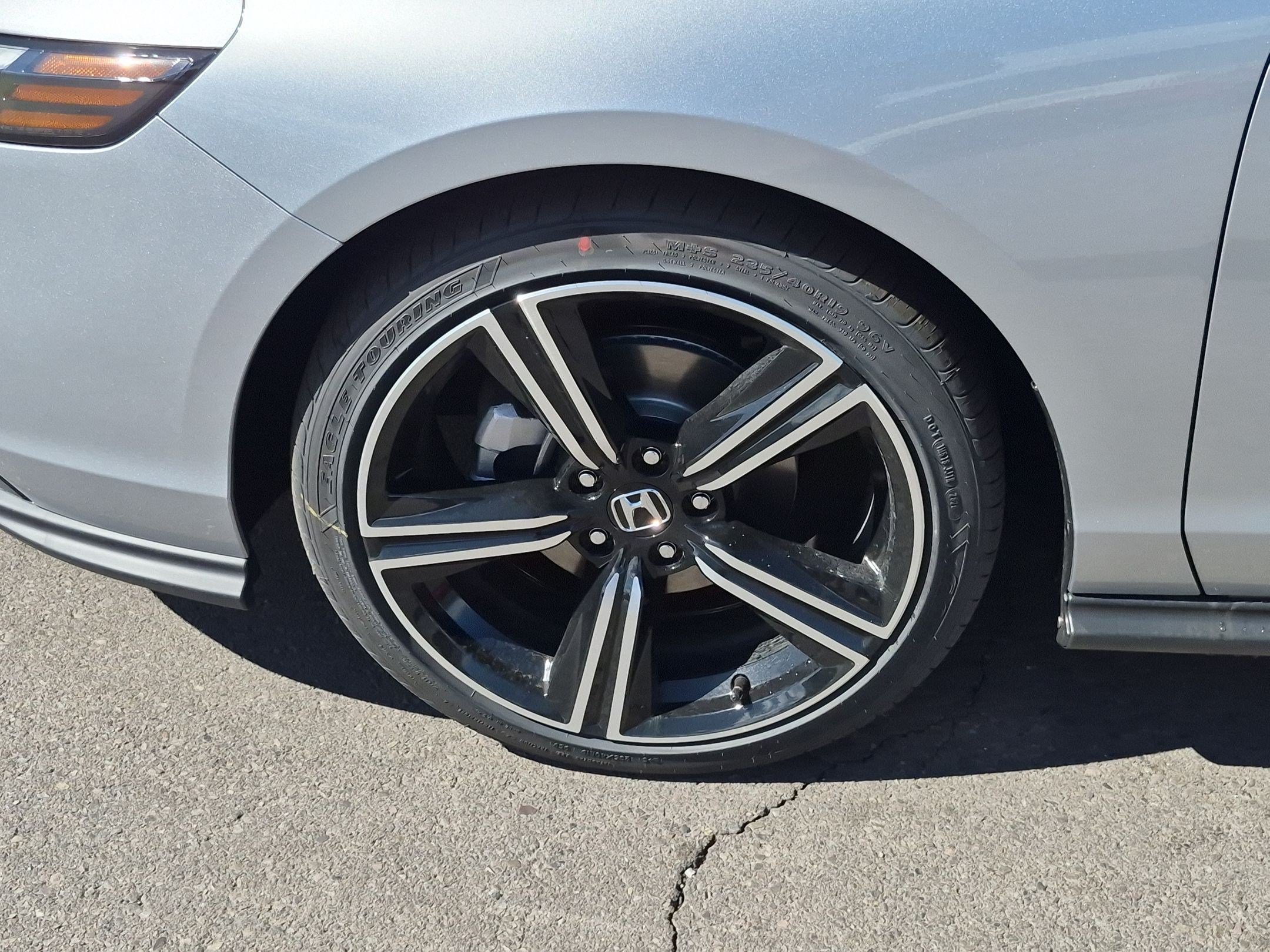 New 2026 Solar Silver Metallic Honda SE image 15