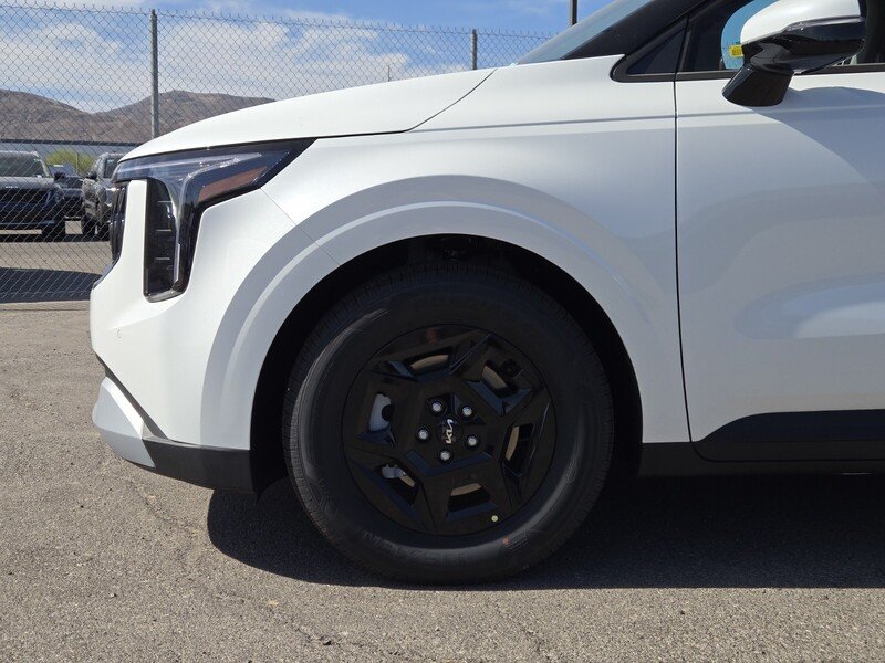 New 2026 Snow White Pearl Kia LXS image 5