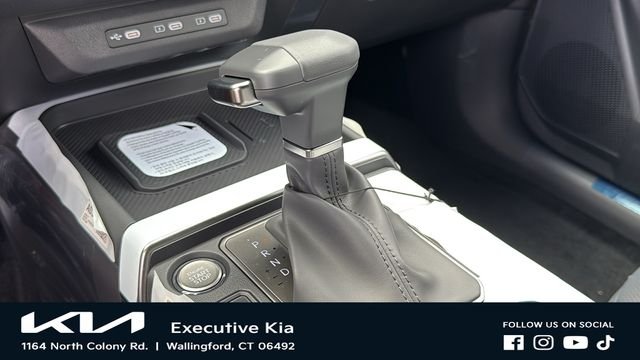 New 2027 Snow White Pearl / Black Roof Kia X-Line S image 18