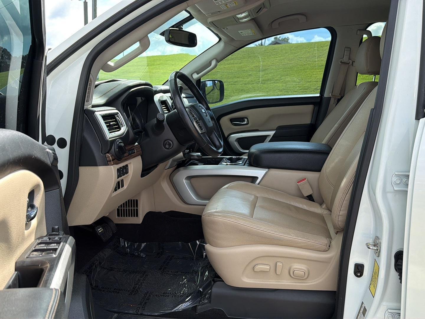 Used 2018 Pearl White Nissan SL image 10