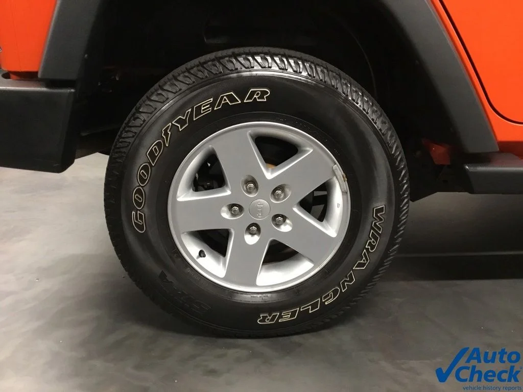 Used 2015 Orange Jeep Unlimited Sport image 19
