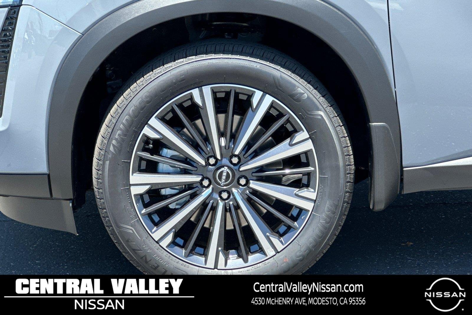New 2026 Boulder Gray Pearl/Super Black Nissan Platinum image 26