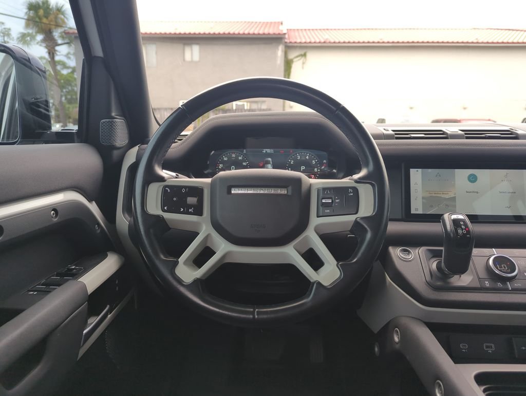 Used 2022  Land Rover S image 16