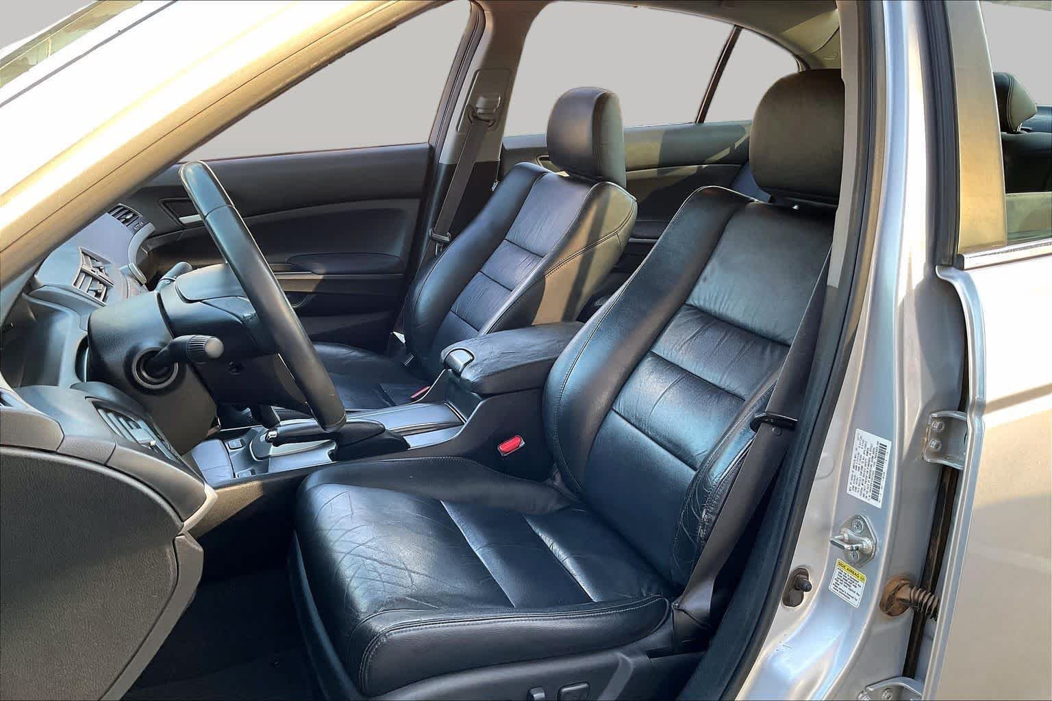 Used 2012 Polished Metal Metallic Honda SE image 8