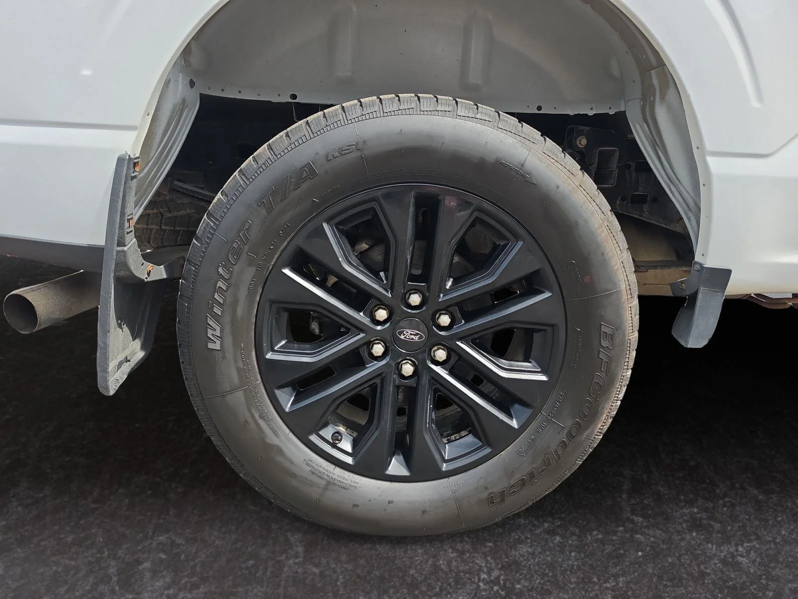 Used 2024 Oxford White Ford XLT image 28