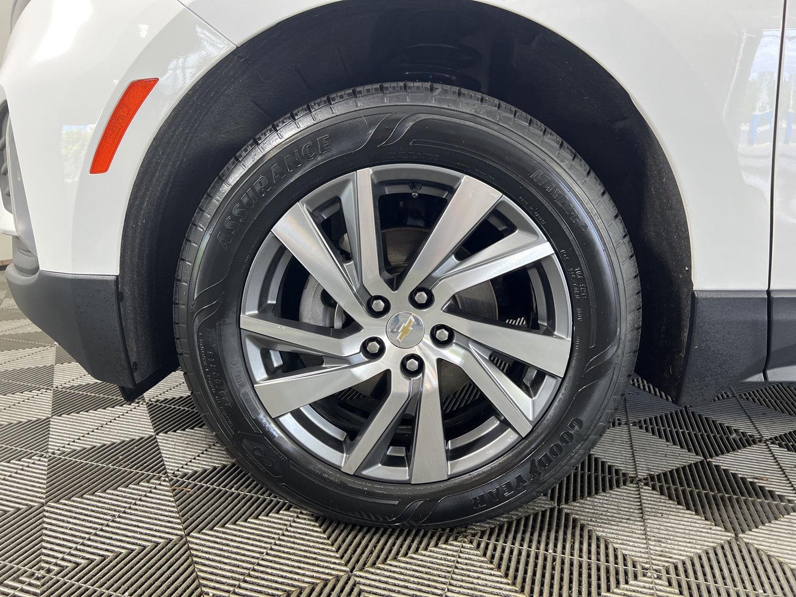 Used 2024 Summit White Chevrolet LT image 31