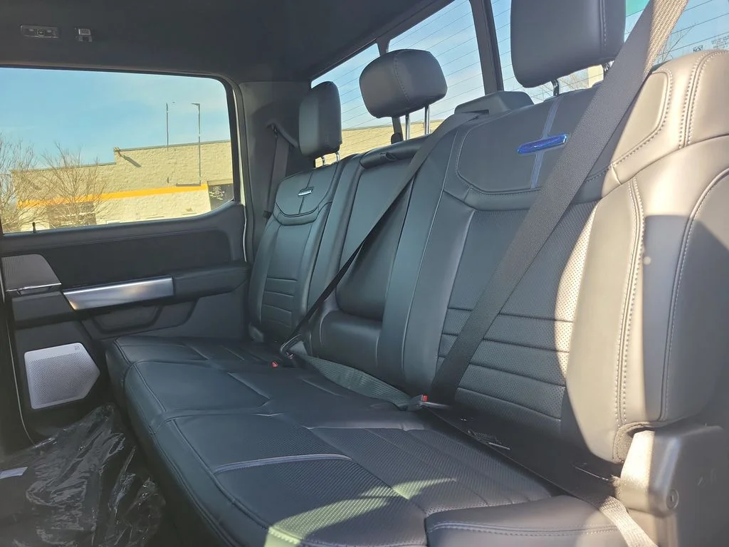 2025 Ford F-350 Super Duty Platinum - Photo 11