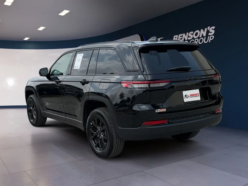Used 2025 Black Jeep Altitude image 3