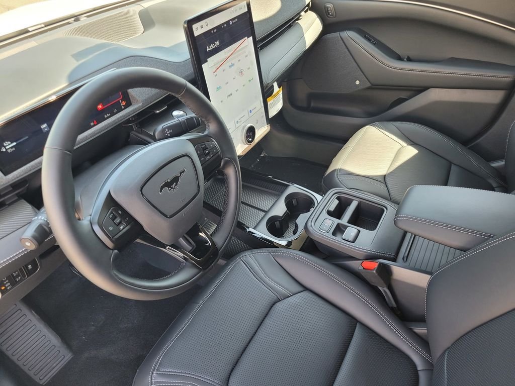 New 2026 Star White Metallic Tri-coat Ford Premium image 9
