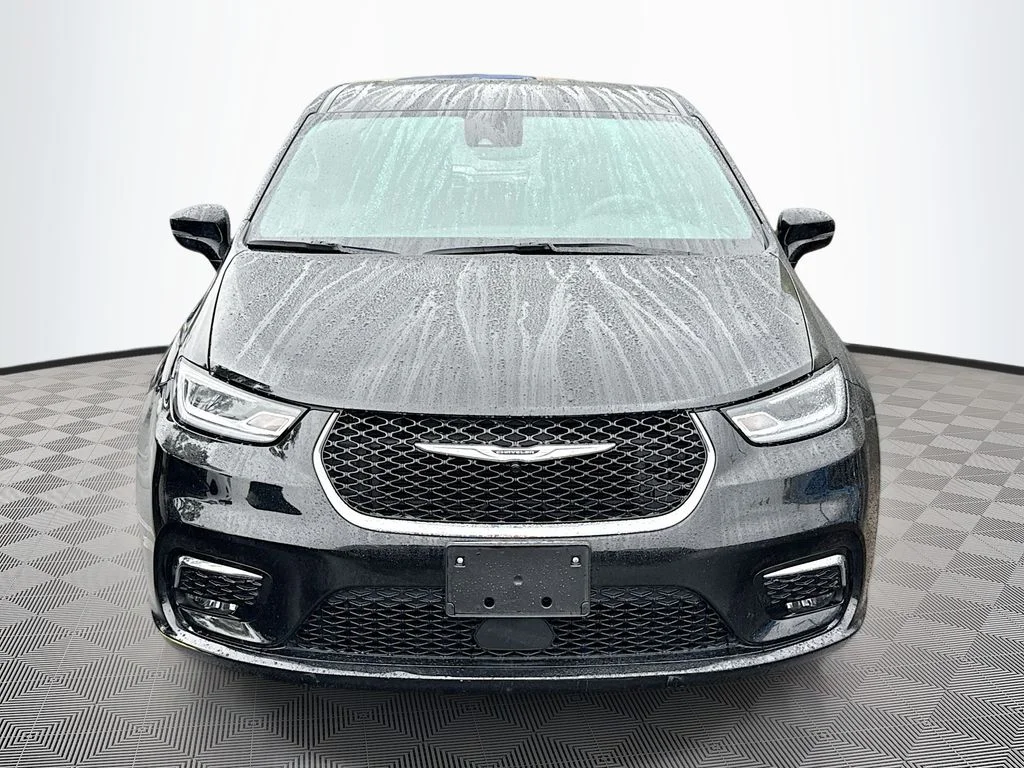 Used 2025 Black Chrysler Select image 2