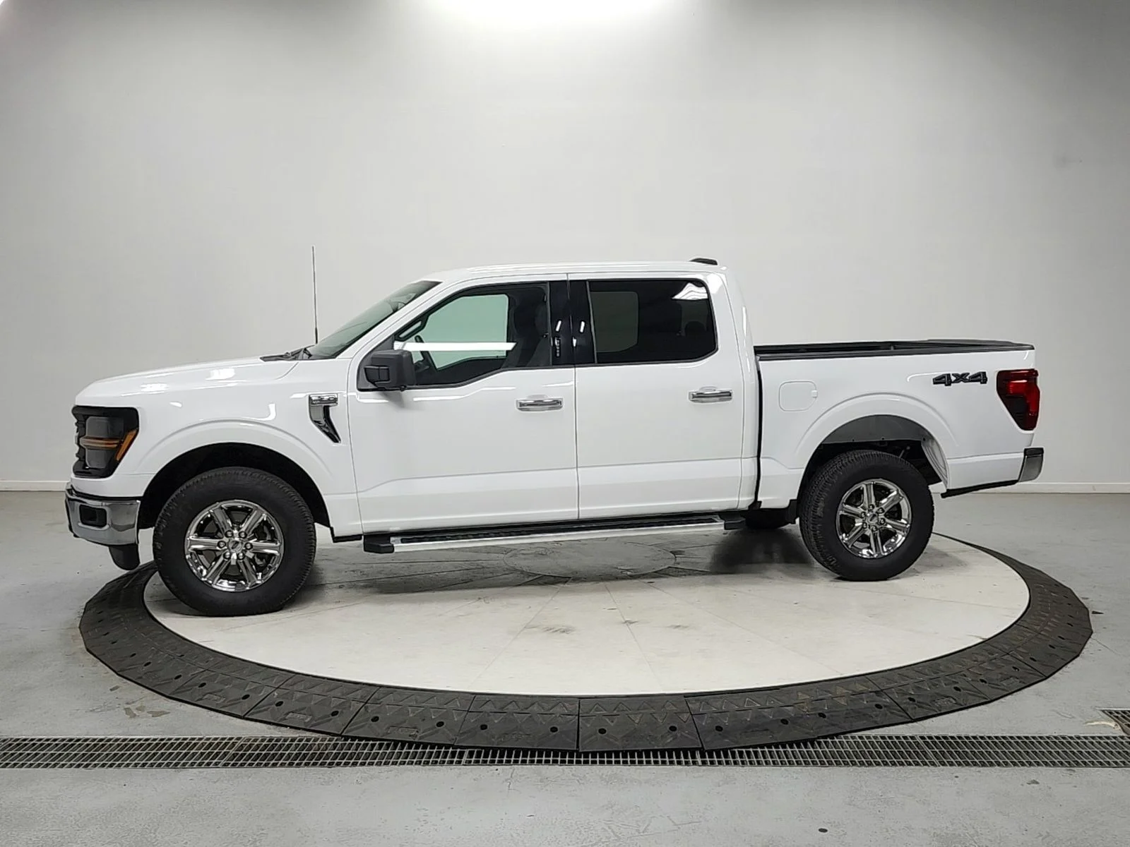 Used 2024 White Ford XLT image 4
