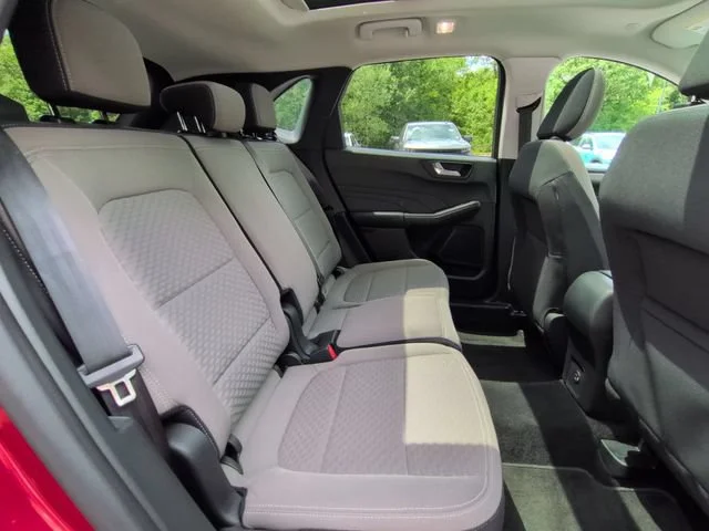 Used 2021 Red Ford SE image 28