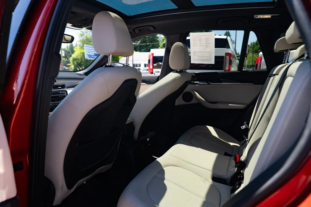 Used 2018 Orange BMW xDrive28i image 22