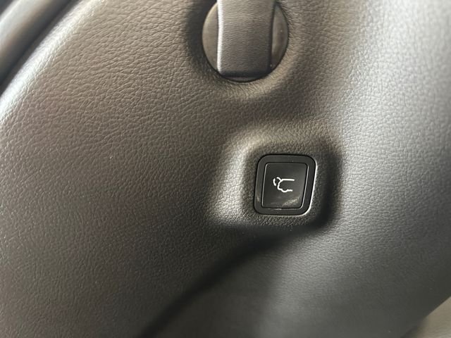 New 2026 Red Hot Pearlcoat Jeep Latitude image 17