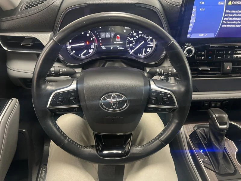 Used 2021 White Toyota Platinum image 27