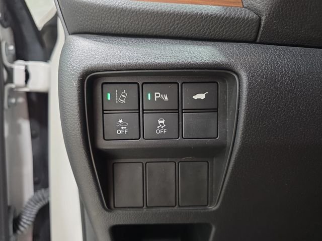 Used 2022 Platinum White Honda Touring image 25