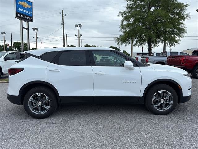 Used 2025 Summit White Chevrolet 2LT image 36