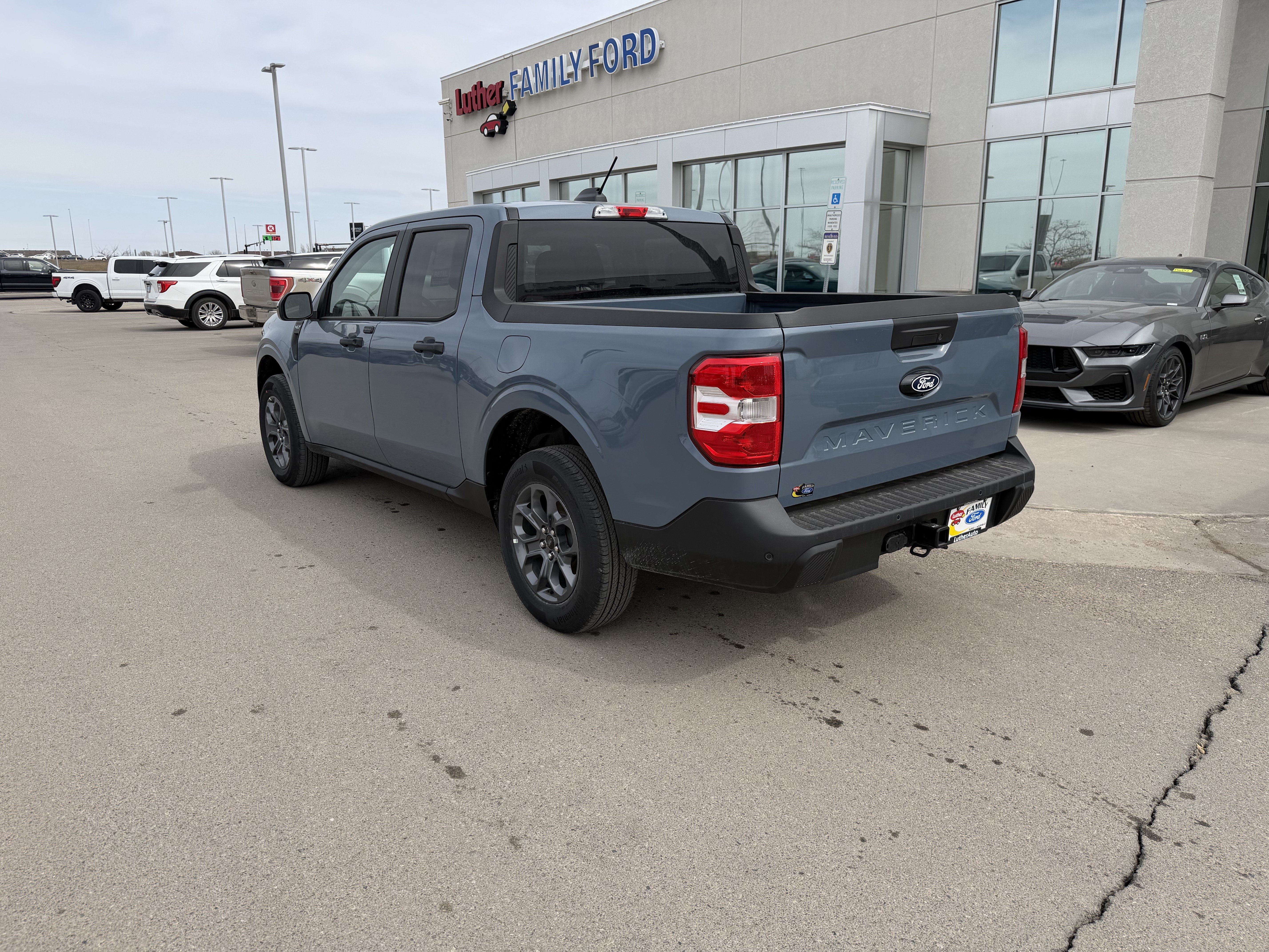 New 2025 Azure Gray Metallic Tri-Coat Ford XLT image 3