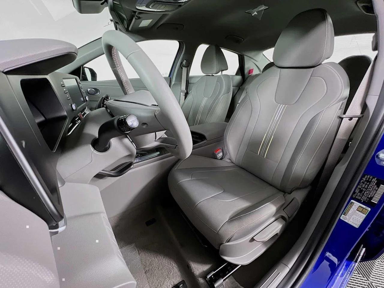 2026 Hyundai Elantra — photo 13