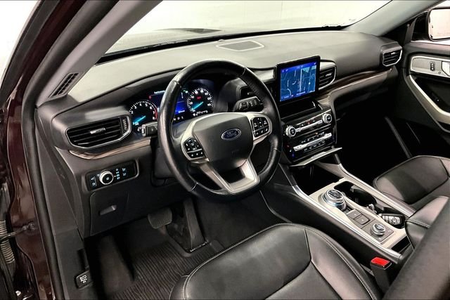 Used 2023 Jewel Red Metallic Tinted Clearcoat Ford Limited image 16