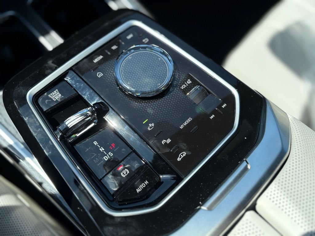 New 2025 Dravit Grey Metallic BMW 760i xDrive image 11