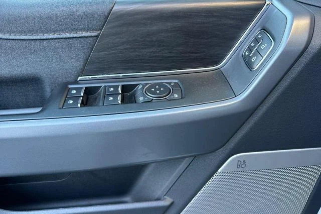 2025 Ford F-150 Lightning Lariat - Photo 11