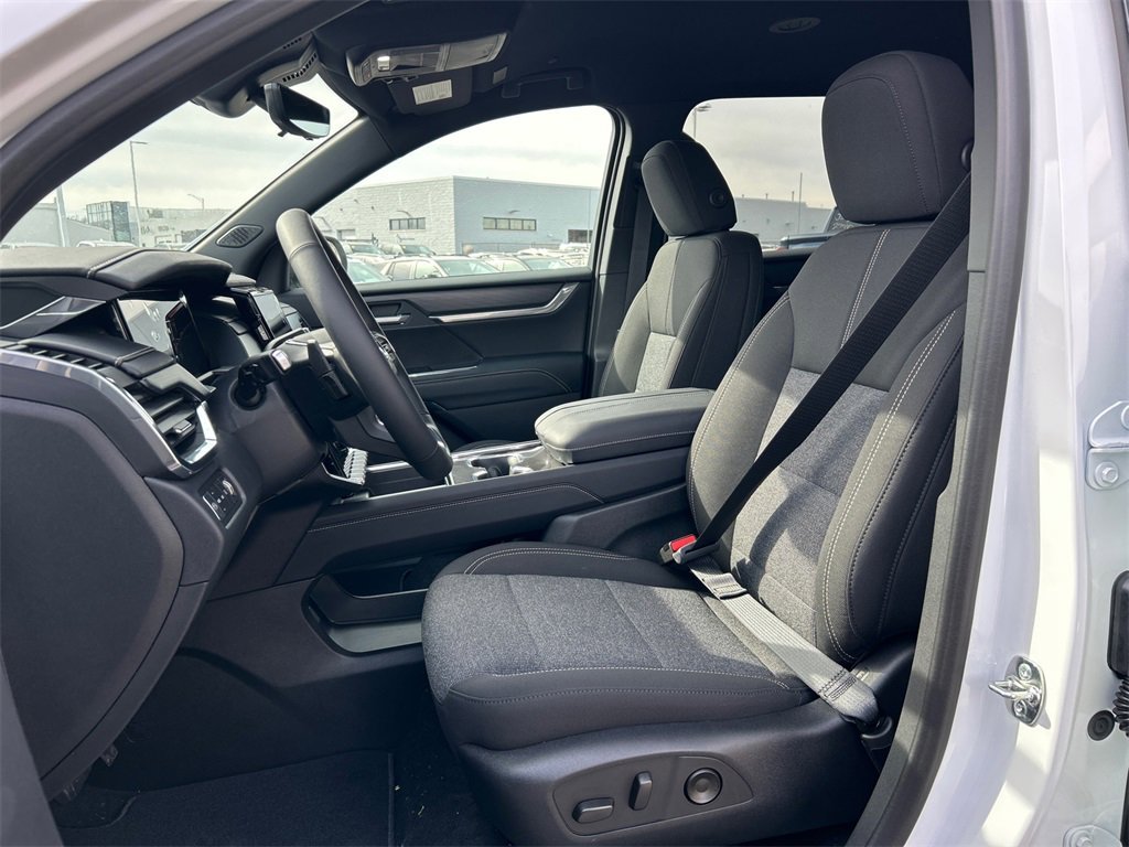 2026 GMC ACADIA - Image 14