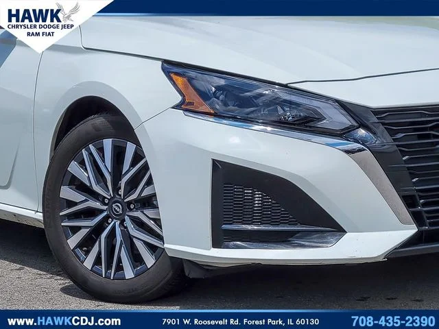 Used 2025 White Nissan 2.5 SV image 3