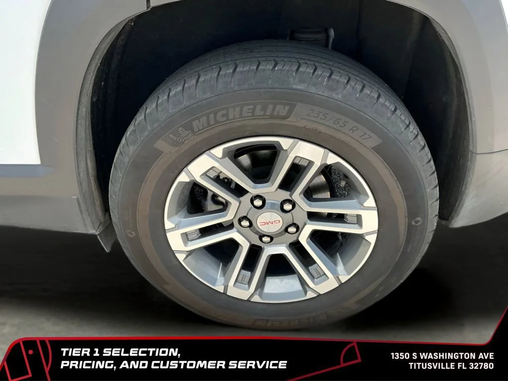 Used 2025 Summit White GMC Elevation image 31