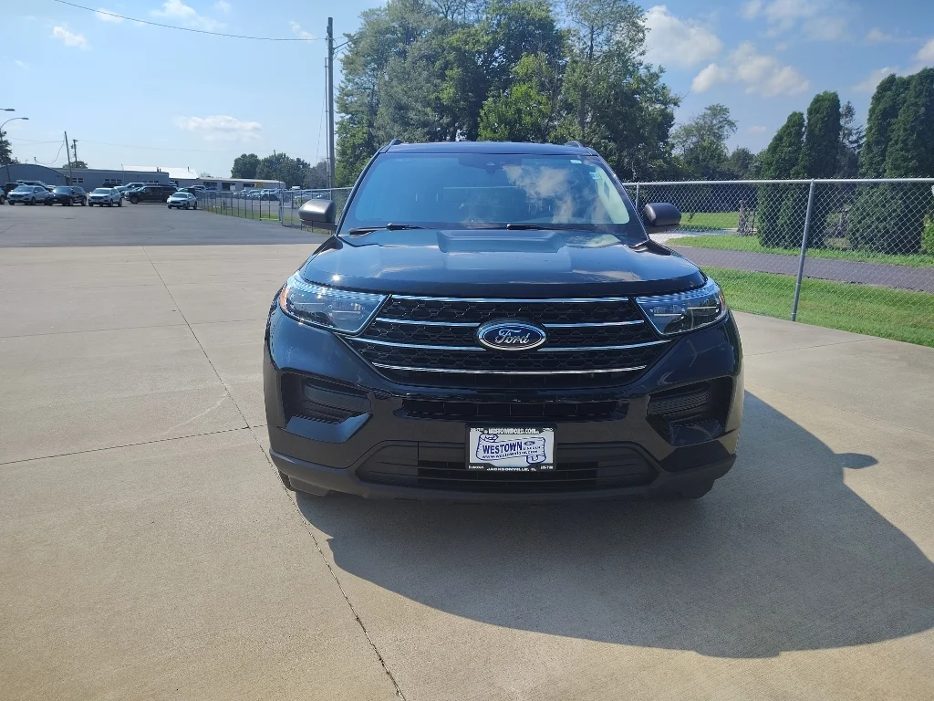 Used 2024 Agate Black Metallic Ford XLT image 9