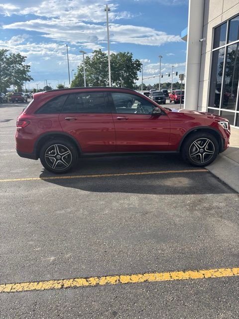 Used 2022 Red Mercedes-Benz GLC 300 image 3