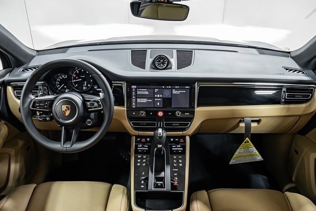 2025 Porsche Macan - Photo 13